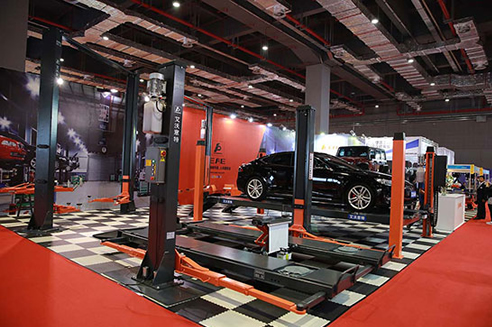 上海365bet平台365bet平台设计作品： 艾沃意特汽车举升机 - 有中、英、法、俄、德、意6国语言功能定制开发